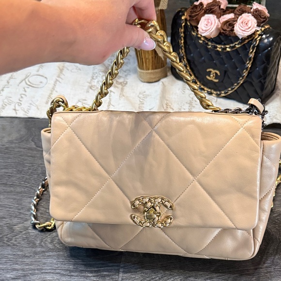 Chic Beige Quilted Women's Bag - Picture 2 of 6